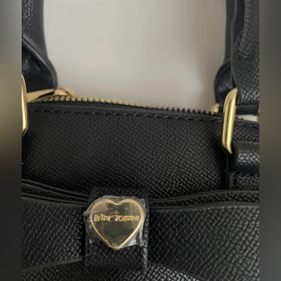 Betsy Johnson Black Crossbody
Floral Pattern Lining
Adorable purse
New No Tags - Picture 5 of 13